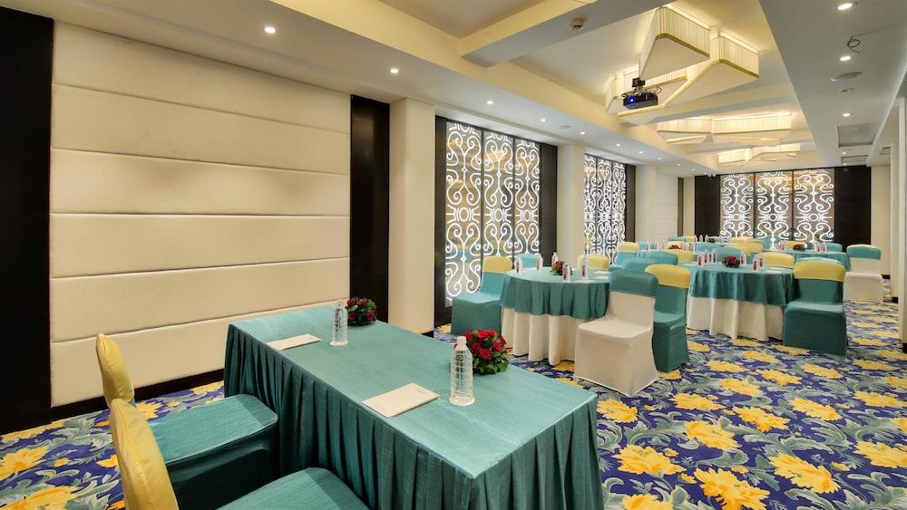 Golden Tulip Essential Jaipur Hotel Exterior foto