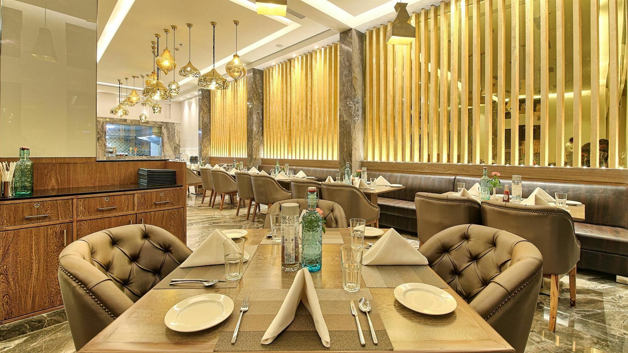 Golden Tulip Essential Jaipur Hotel Exterior foto