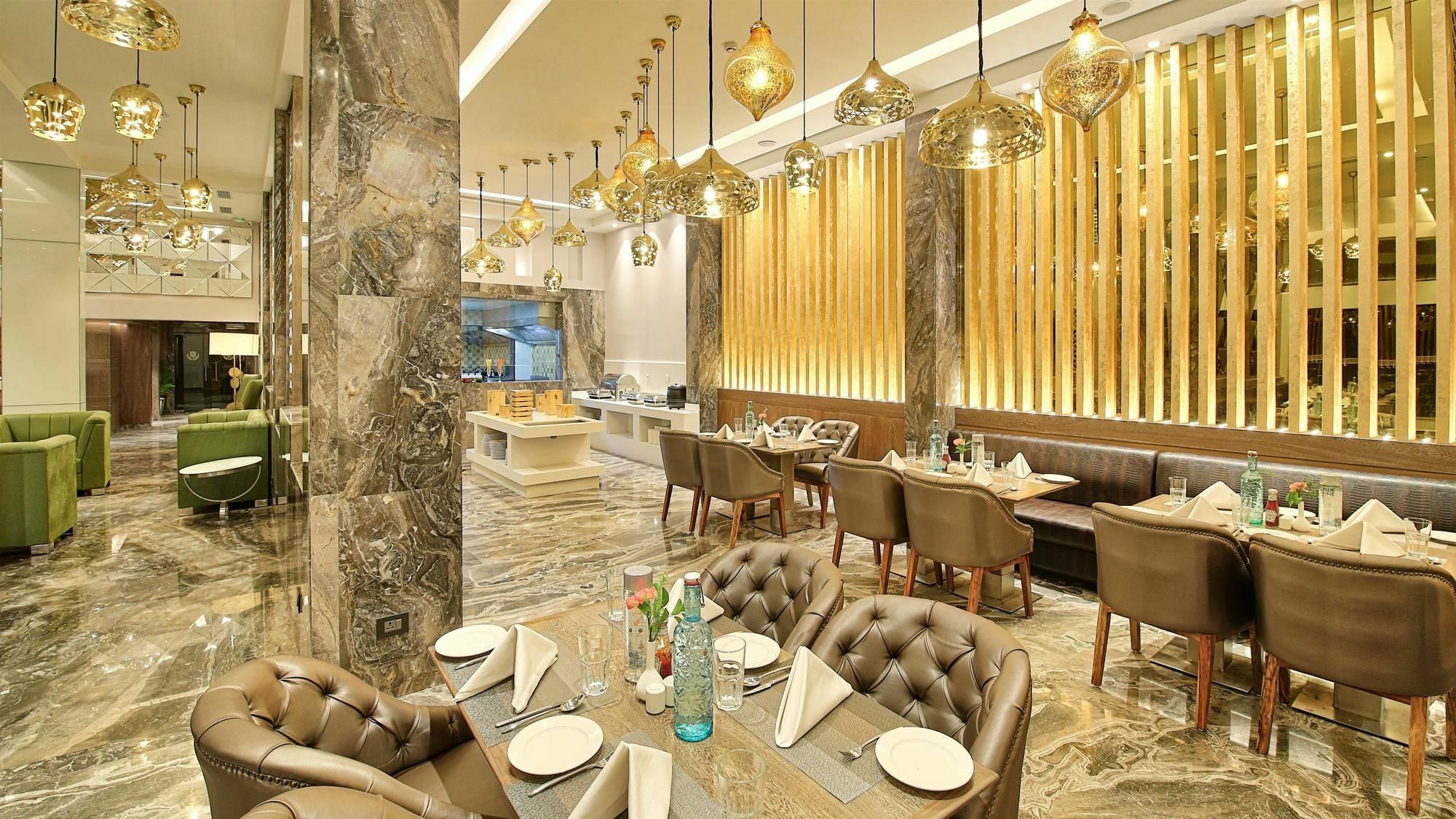 Golden Tulip Essential Jaipur Hotel Exterior foto